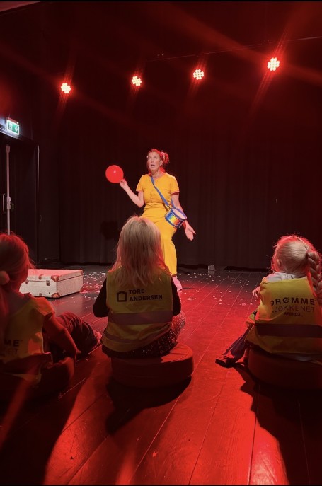 Lenke til artikkel: Teater i byen